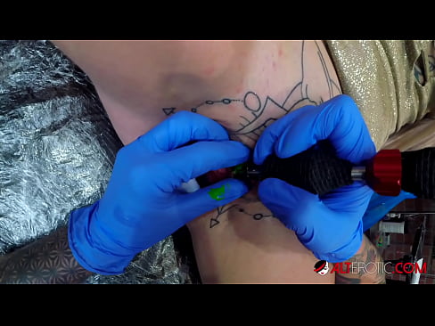 ❤️ Äärimmäisen tatuoitu hottie Sully Savage sai tatuoinnin klitorikseen ️❌ Super porno at porn fi.pornoreino-com.ru ﹏